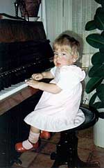 MPS Kind Barbara am Klavier