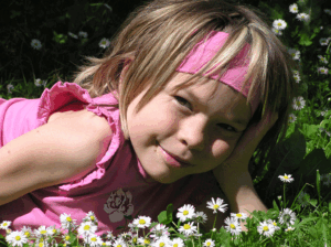 Maria mit Gänseblümchen