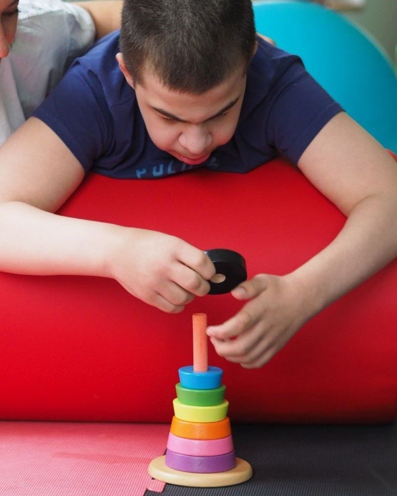 MPS-Kind mit ergonomischen Stapelspiel | MPS-Austria