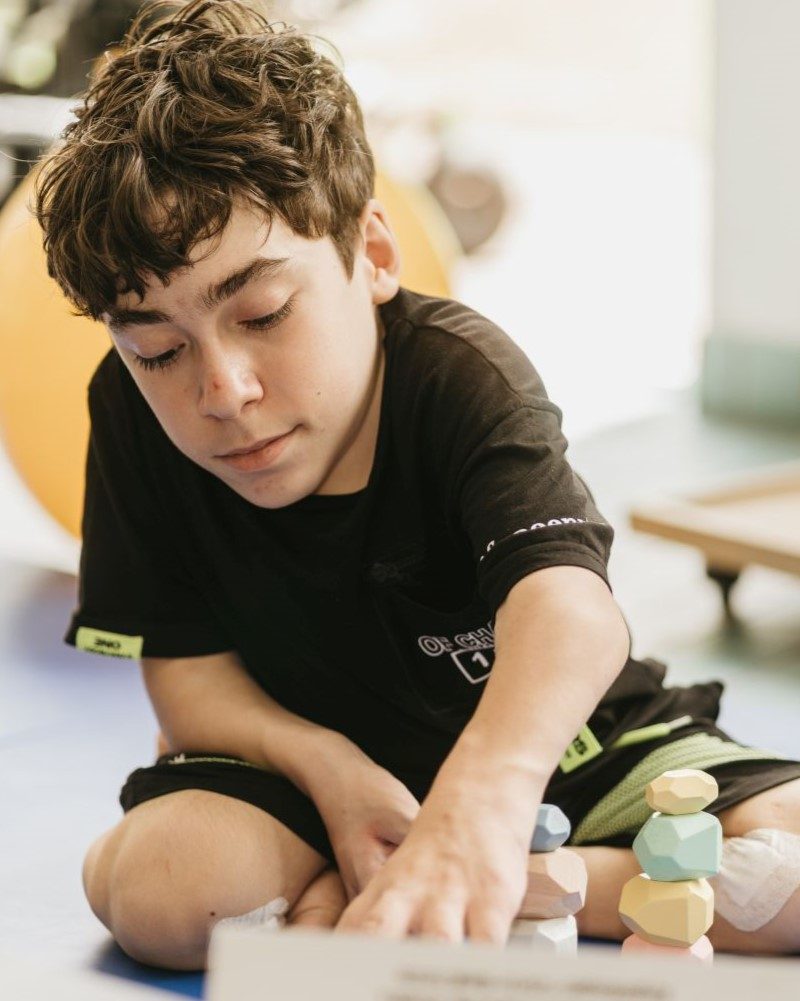 MPS-Bub mit ergonomischem Therapiespiel | MPS-Austria