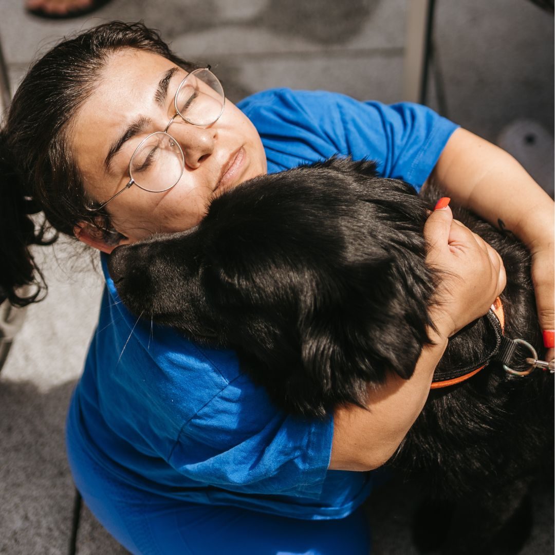 MPS-Patientin mit Therapiehund | MPS-Austria